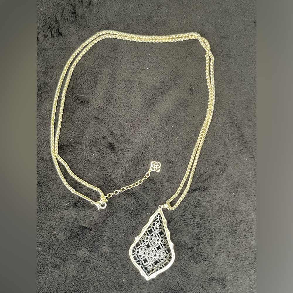 NWOT, Kendra Scott long black mesh and gold necklace.